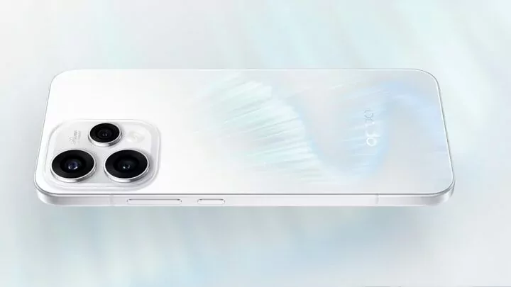 OPPO Reno15 5G smartphone with 6.59-inch 1.5K AMOLED display and Snapdragon 7 Gen 4 chip.